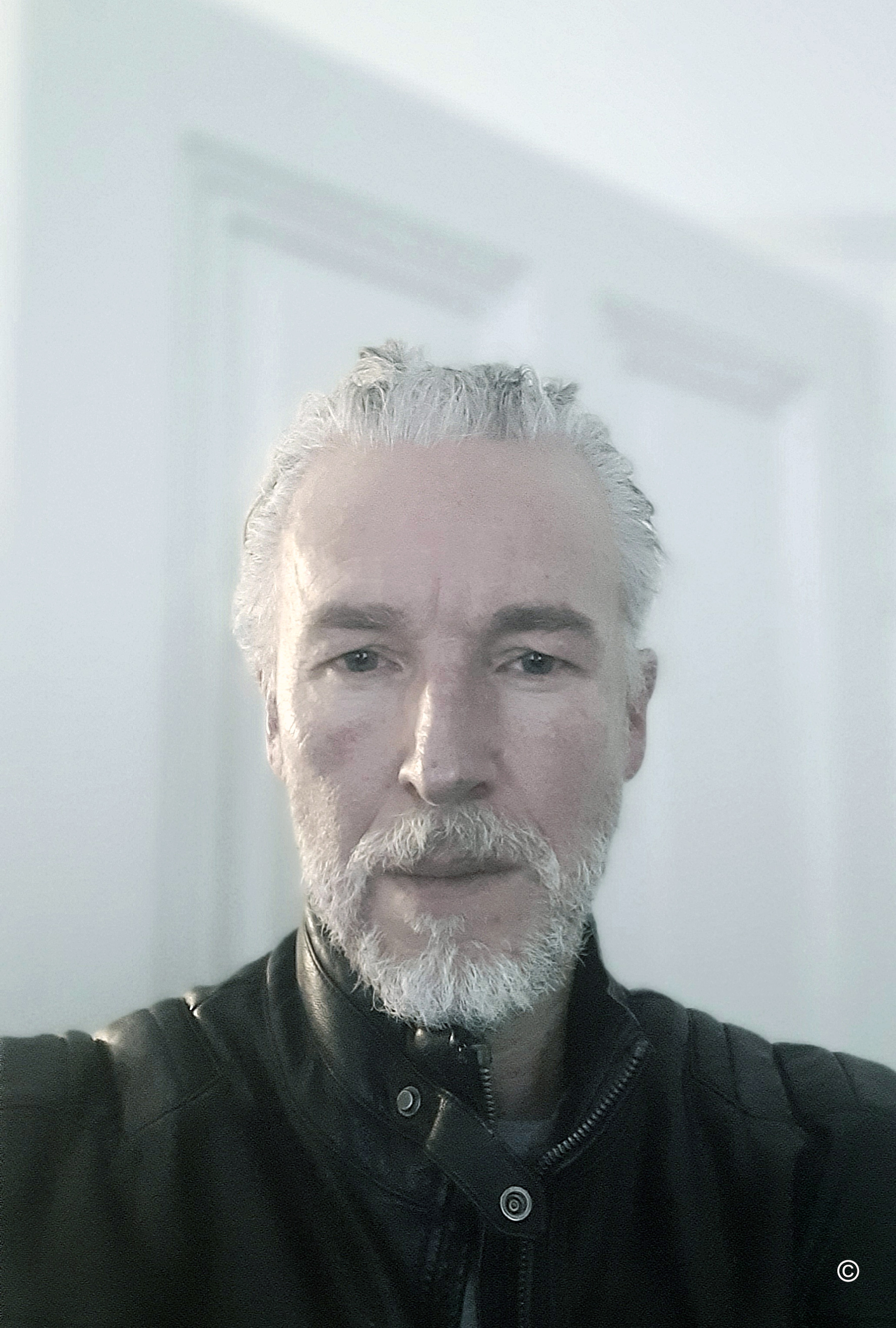 Portraitfoto von dem Künstler Thomas Woll